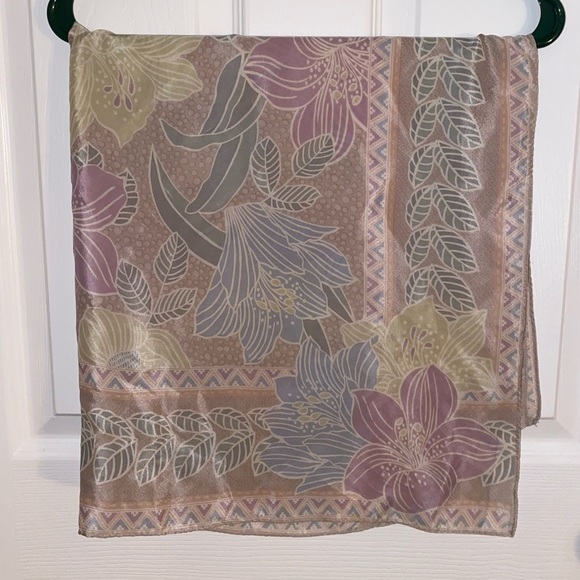 LIZ CLAIBORNE 100% Silk Vintage Pastel Floral Scarf Wrap Dimensions: 31” x 32” - Picture 4 of 6